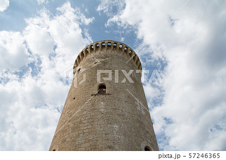 マヨルカ島のベルベル城のレンガ造りの円柱の建物 の写真素材