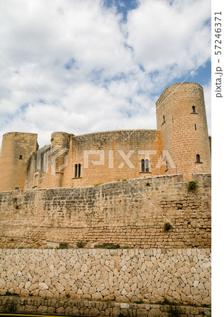マヨルカ島のベルベル城のレンガ造りの円柱の建物 の写真素材