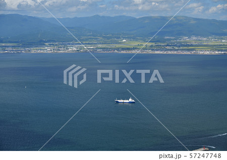 北海道函館市函館山山頂から函館湾の風景を撮影 57247748