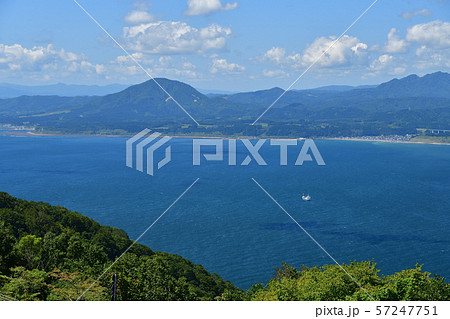 北海道函館市函館山山頂から函館湾の風景を撮影 57247751