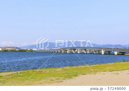 滋賀県・琵琶湖・近江大橋 57249000