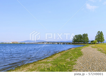滋賀県・琵琶湖・近江大橋 57249001