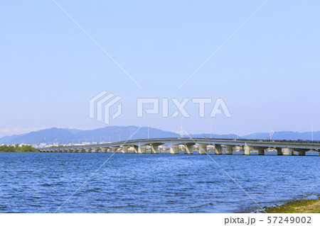 滋賀県・琵琶湖・近江大橋 57249002