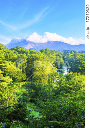 中瀬沼と磐梯山（縦） 57250320