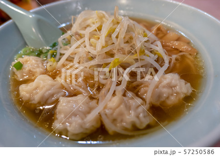 ワンタンメン もやしトッピング 中華料理 夜中の締め 徳島市 扇福 横 57250586