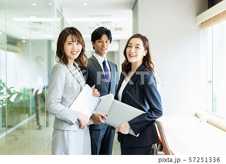 ビジネス チーム 57251336