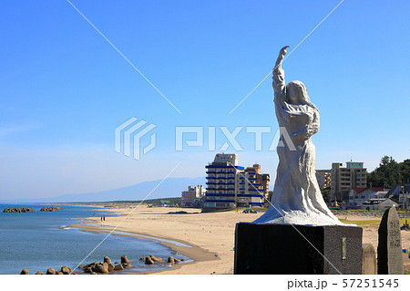 湯の浜海岸　砂丘の像 57251545