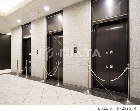 閉鎖中のエレベーター 57253544