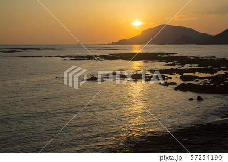 天草黒石海岸の夕陽 57254190