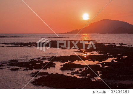 天草黒石海岸の夕陽 天草黒石海岸の夕陽 57254195