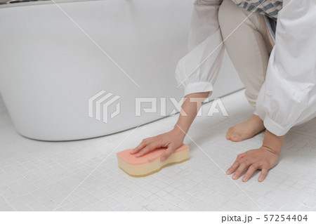 a thirty-something woman 57254404