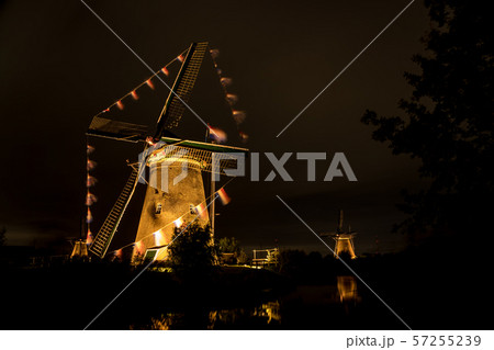 Kinderdijk in holland 57255239