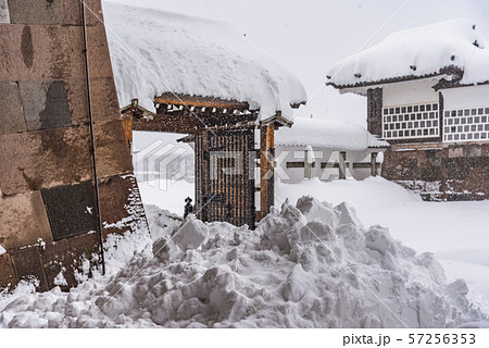 【金沢城　橋爪門　大雪】 57256353