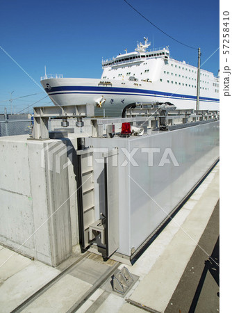 フラップゲート式可動防波堤 仙台港 フラップゲート式可動防波堤 仙台港 57258410