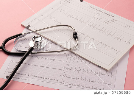 心電図　医療イメージ 57259686
