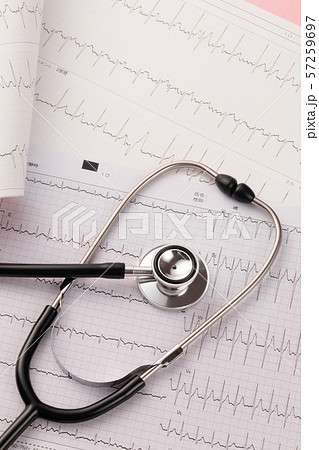 心電図　医療イメージ 57259697