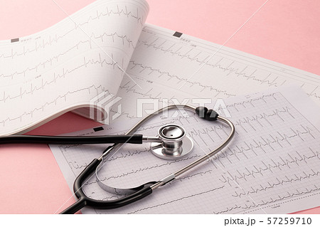 心電図　医療イメージ 57259710