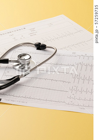 心電図　医療イメージ 57259735