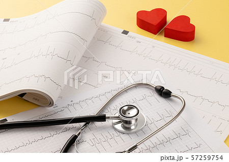心電図　医療イメージ 57259754