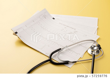 心電図　医療イメージ 57259776