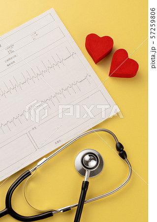 心電図　医療イメージ 57259806
