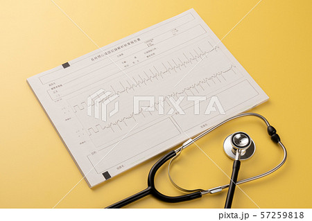 心電図　医療イメージ 57259818