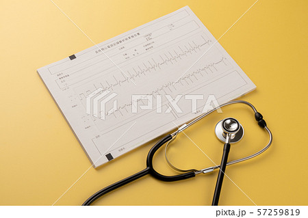 心電図　医療イメージ 57259819