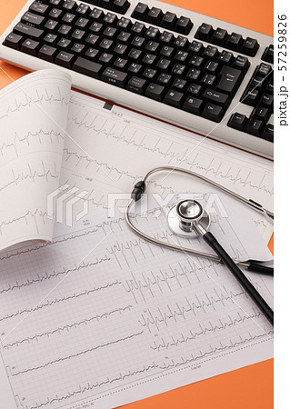 心電図　医療イメージ 57259826