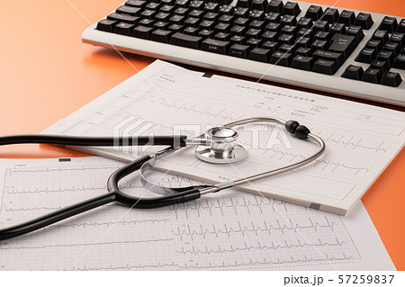 心電図　医療イメージ 57259837
