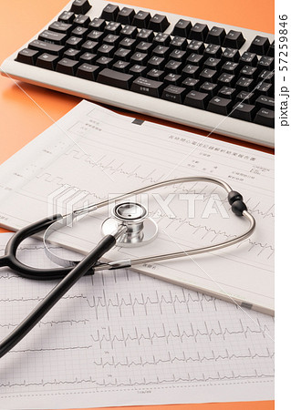 心電図　医療イメージ 57259846