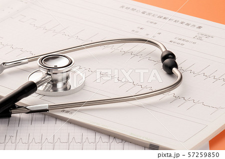 心電図　医療イメージ 57259850