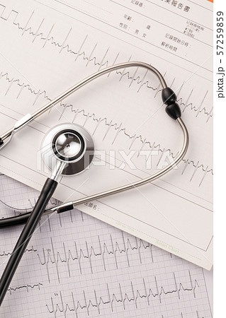 心電図　医療イメージ 57259859