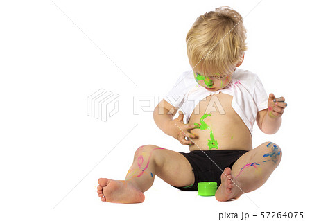 Blond kid paint plays 57264075
