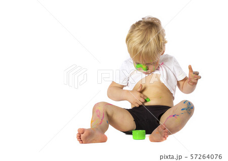 Blond kid paint plays 57264076