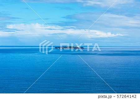 (静岡県-風景)高台から見渡す初島の風景１ 57264142