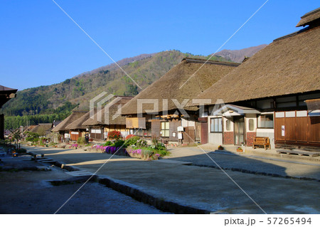 春の大内宿（福島県・下郷町） 57265494