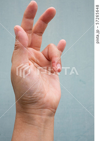 Ring finger of left hand hi-res stock photography and images - Page 4 -  Alamy