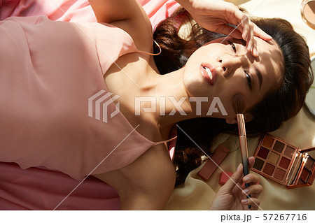 女性　ビューティー 57267716
