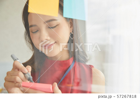 女性　ビジネス 57267818