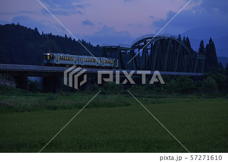 磐越西線の旅 田園地帯の夕暮れ 磐越西線の旅 田園地帯の夕暮れ 57271610