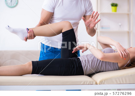 Young woman visiting male doctor physiotherapist Young woman visiting male doctor physiotherapist 57276296