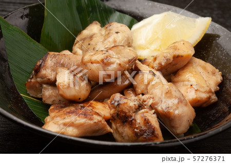 地鶏の炭火焼き 57276371