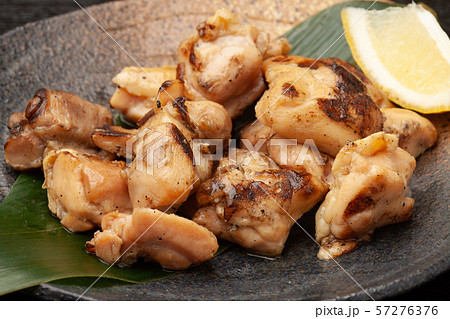 地鶏の炭火焼き 57276376