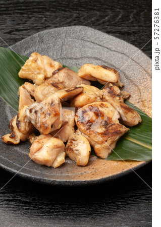 地鶏の炭火焼き 57276381
