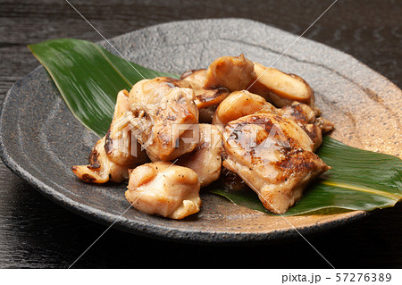地鶏の炭火焼き 57276389
