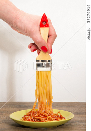 painting a plate of spaghetti 57276914