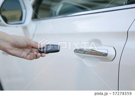 クルマ　カーシェアリング 57278359