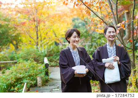 温泉 旅行 親子 母娘 家族旅行 イメージ 57284752