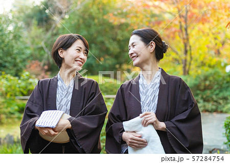 温泉 旅行 親子 母娘 家族旅行 イメージ 温泉 旅行 親子 母娘 家族旅行 イメージ 57284754