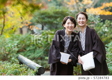 温泉 旅行 親子 母娘 家族旅行 イメージ 57284783